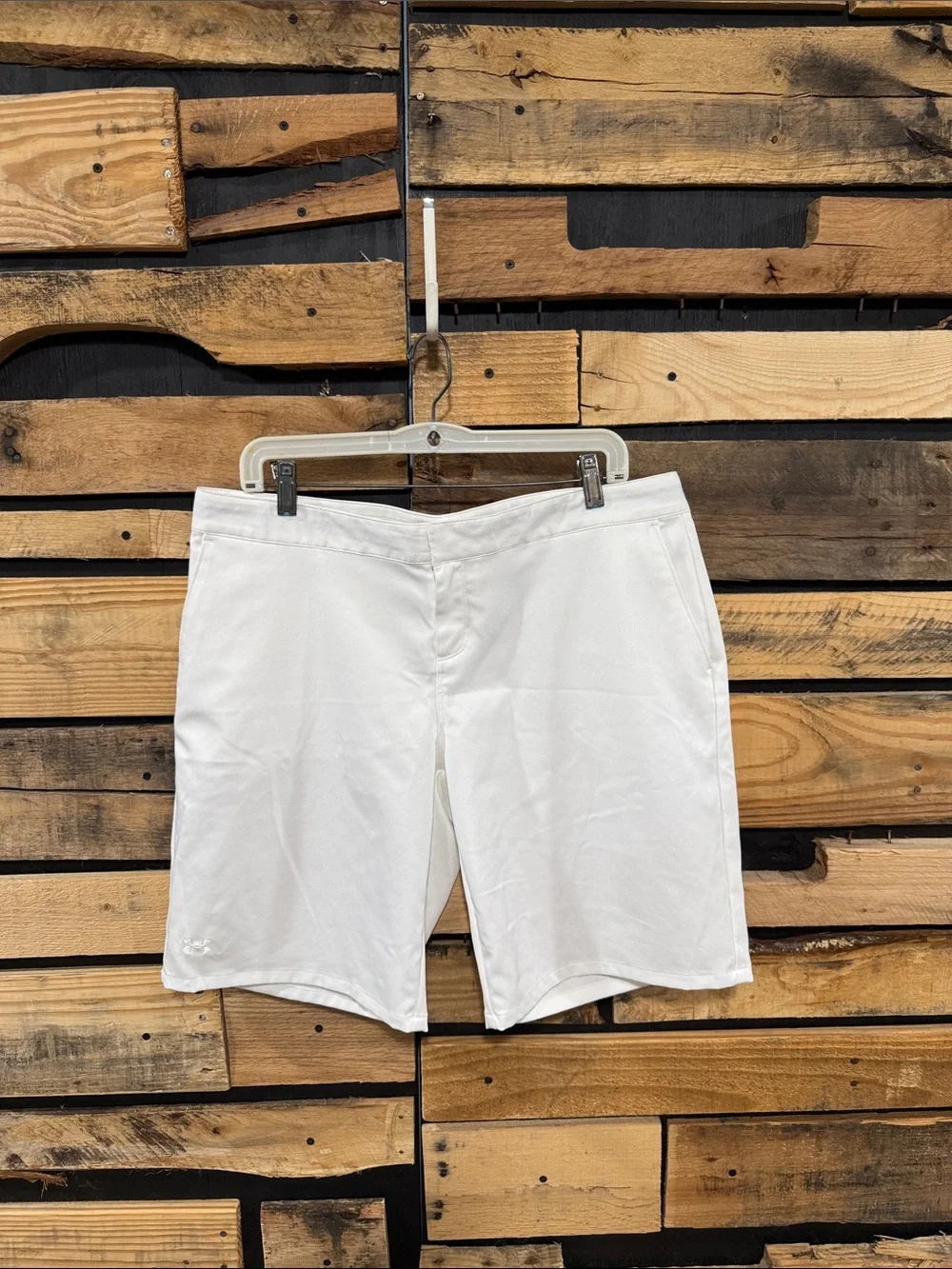 Under Armour Performance Women’s White Golf Shorts Size 14